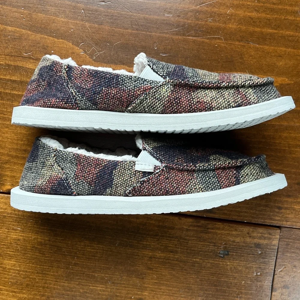 Sanuk Lined Loafers Camouflage Size 9